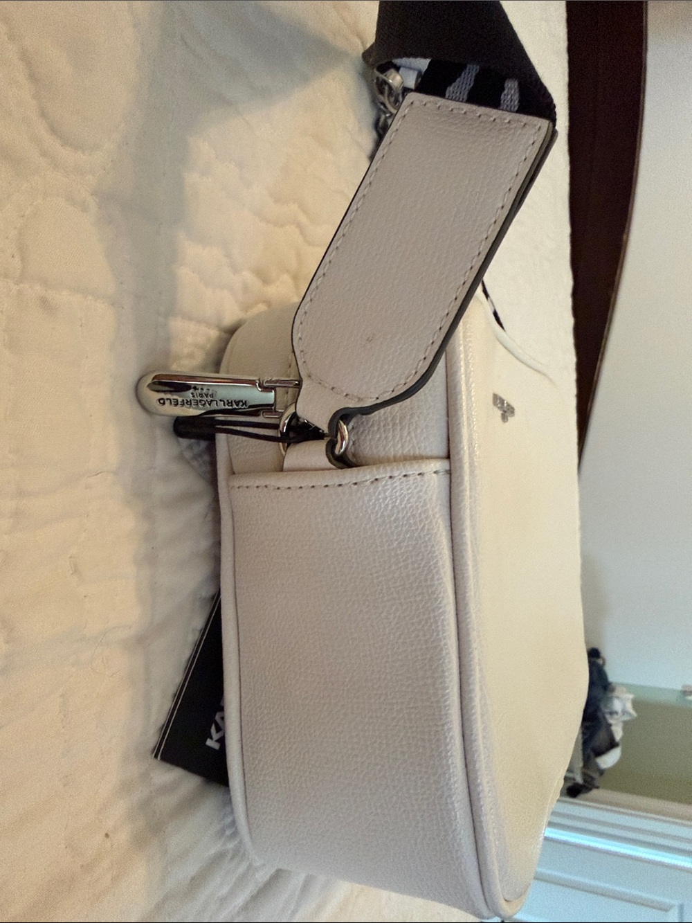 NWT Karl Lagerfeld White Camera Bag with Logo Strap - Picture 3 of 11